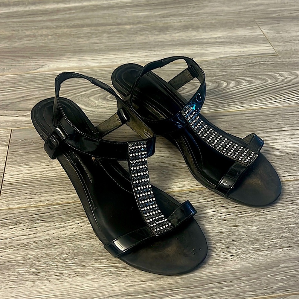 Black with sliver stone wedges
